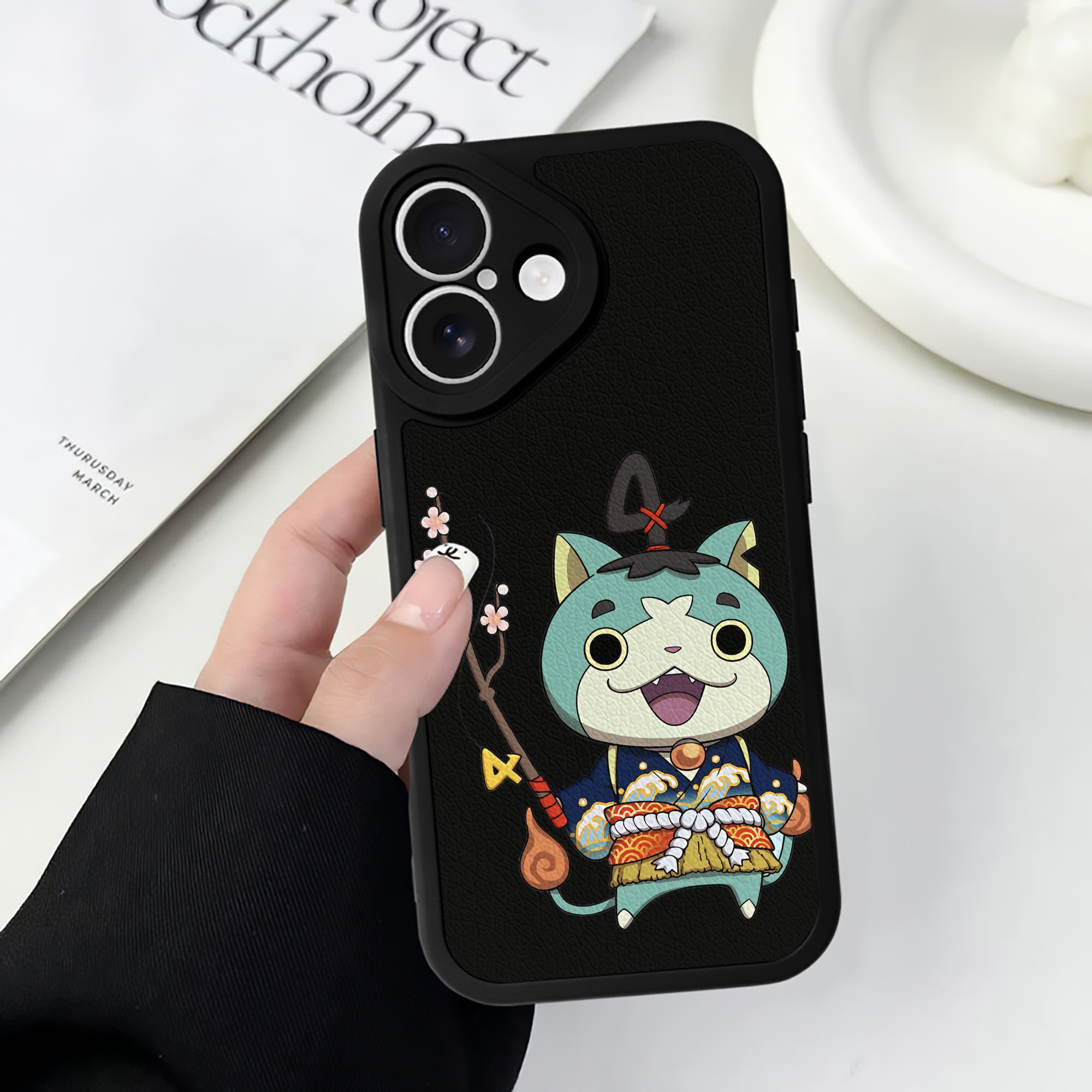 （画像用） 妖怪ウォッチ Yo-kai Watch 【iPhone 16シリーズ対応】シリコンスマホケース（レザー調） 材質：シリコン